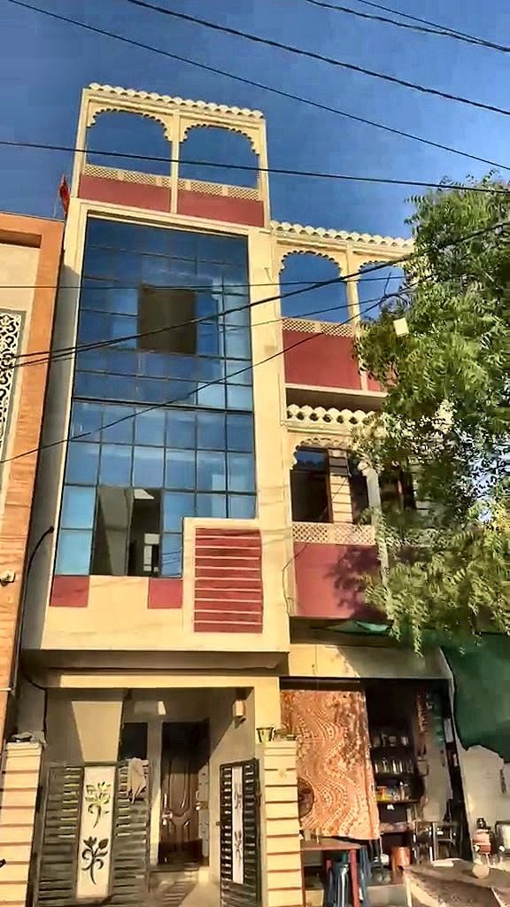 2 BHK House for Rent in Sector 14, Hiran Magri - Outside